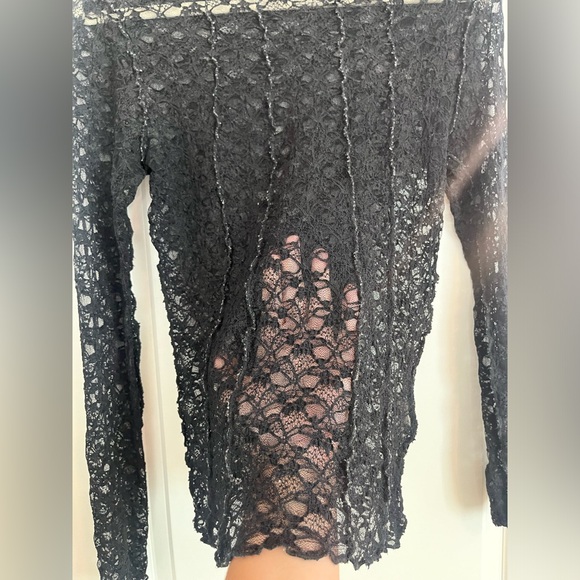 Black lace undershirt - Picture 2 of 4